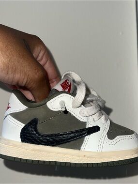 Nike Travis Scott Sneaker - White, Olive & Black
